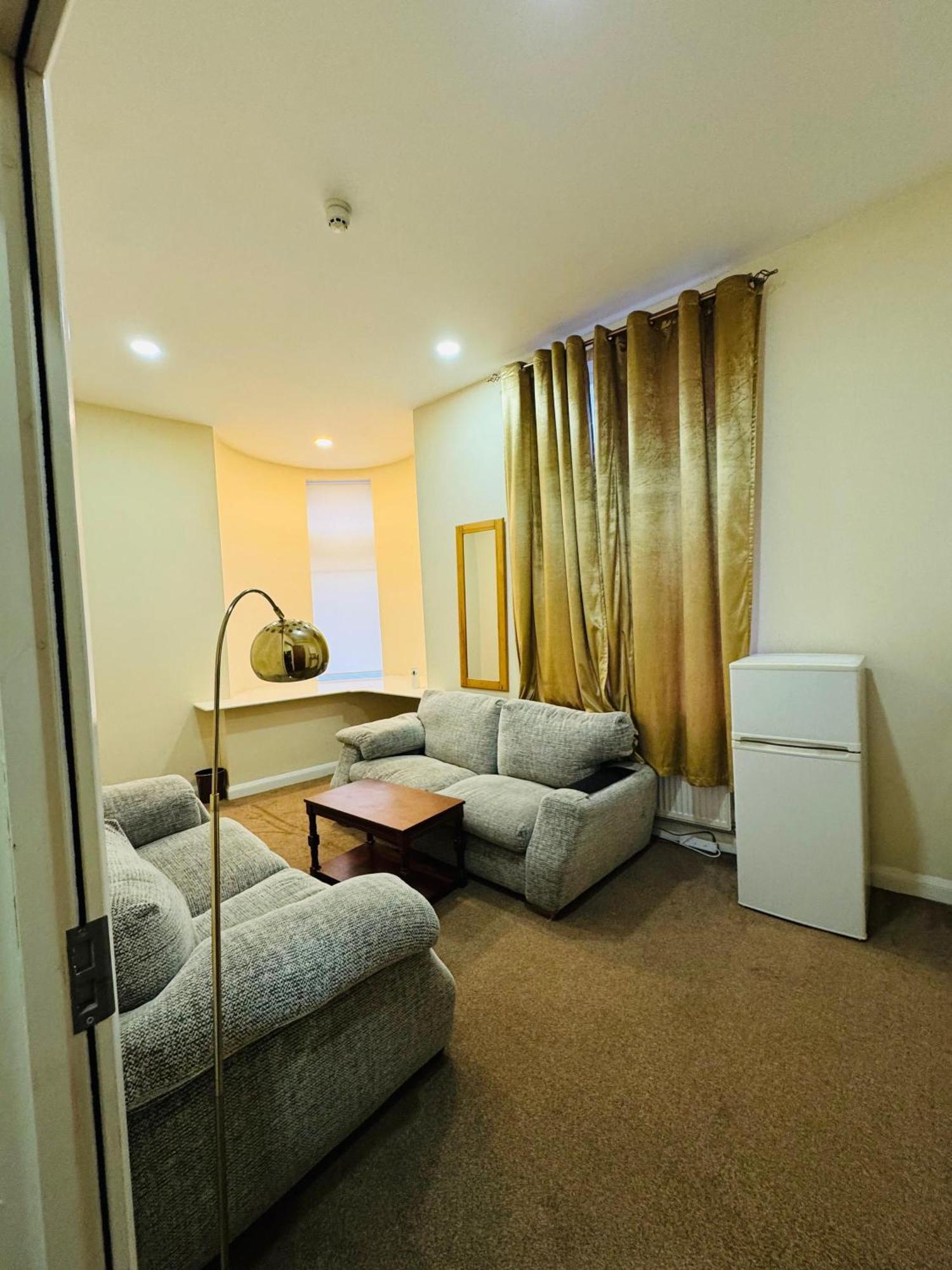 Отель Trivelles Seaforth 3*