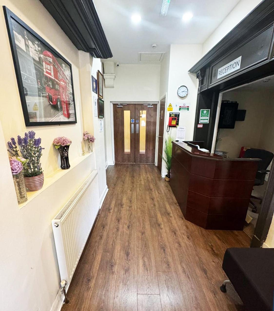 Отель Trivelles Seaforth Litherland